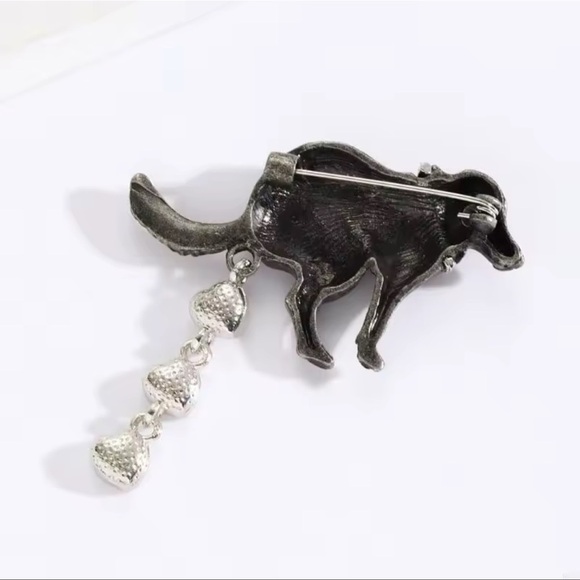 Pooping Gold Dog Brooch - Picture 7 of 7